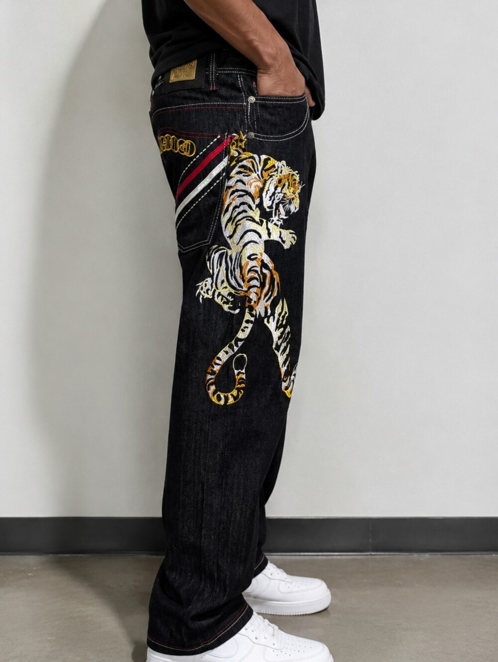 Coogi Authentic Australian Black Denim Jeans Tiger Embroidered Sz 32x34 Y2K